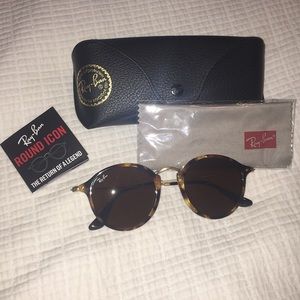 Ray Ban Round Fleck sunglasses